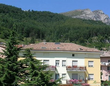 Hotel Martinelli Ronzo-Chienis エクステリア 写真