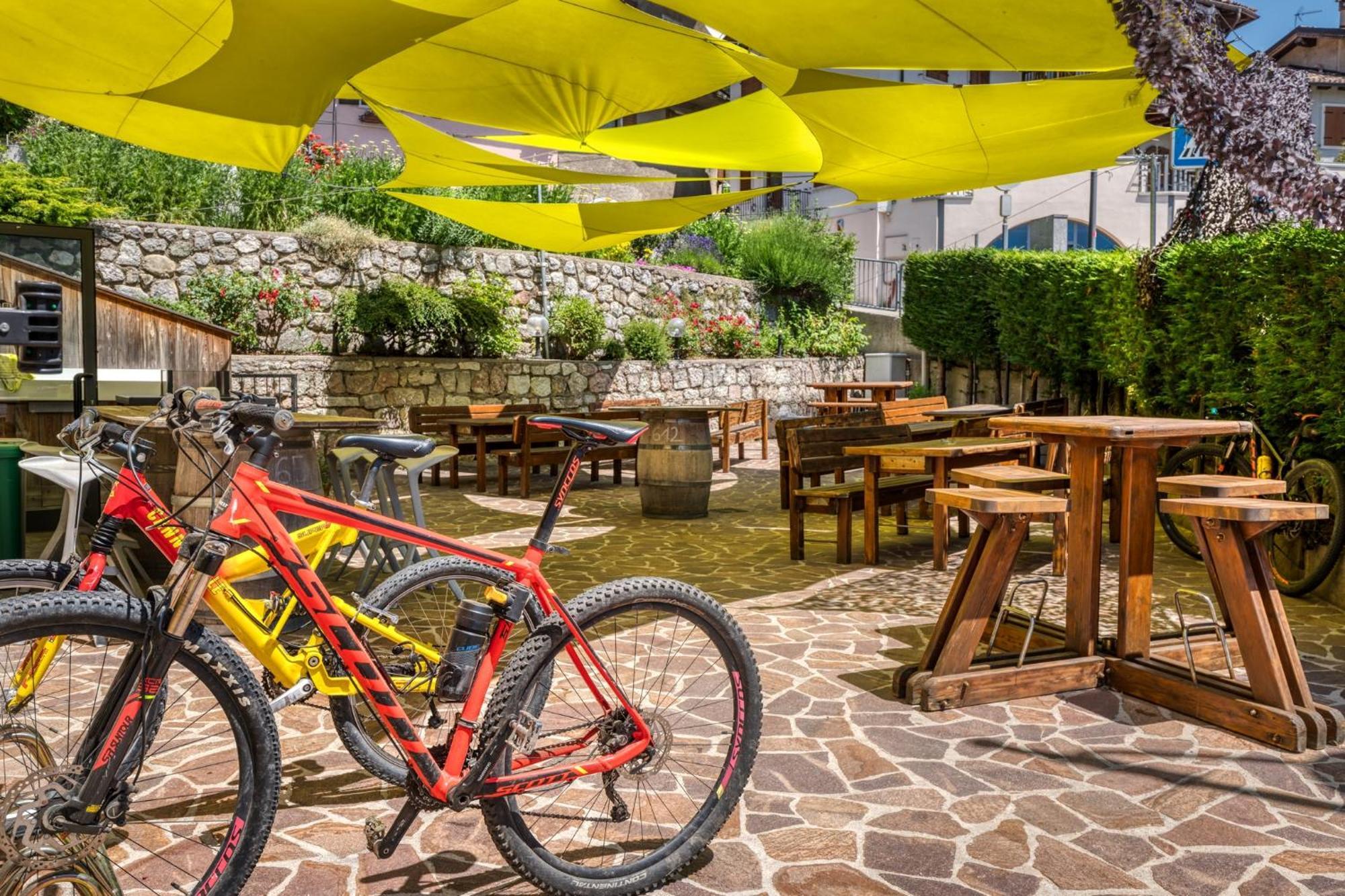 Hotel Martinelli Ronzo-Chienis エクステリア 写真