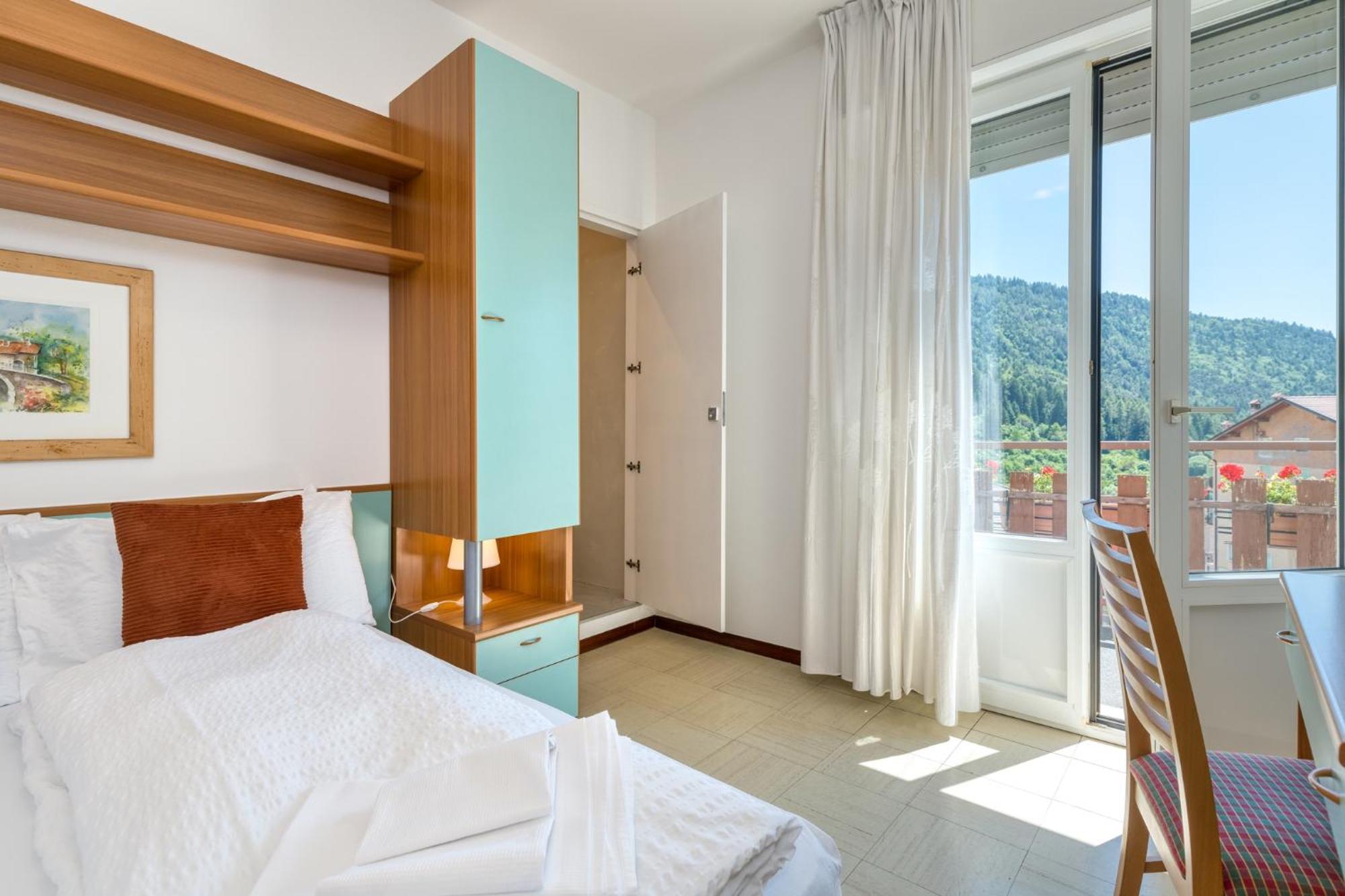 Hotel Martinelli Ronzo-Chienis エクステリア 写真