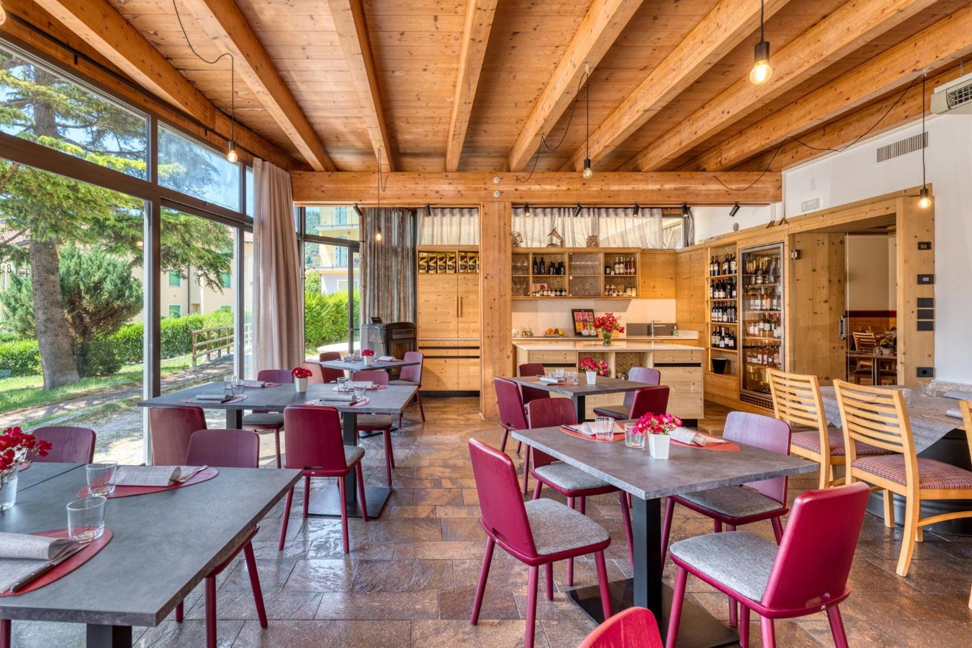 Hotel Martinelli Ronzo-Chienis エクステリア 写真
