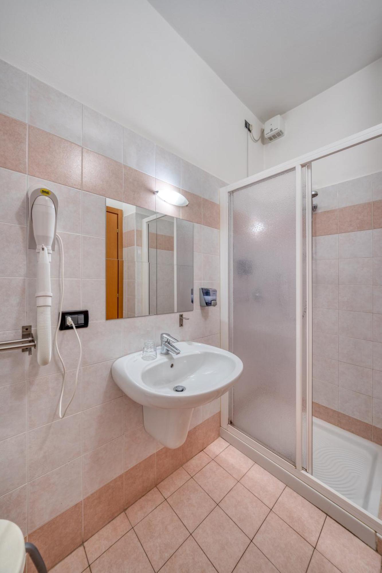 Hotel Martinelli Ronzo-Chienis 部屋 写真