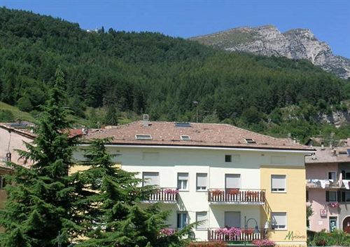 Hotel Martinelli Ronzo-Chienis エクステリア 写真