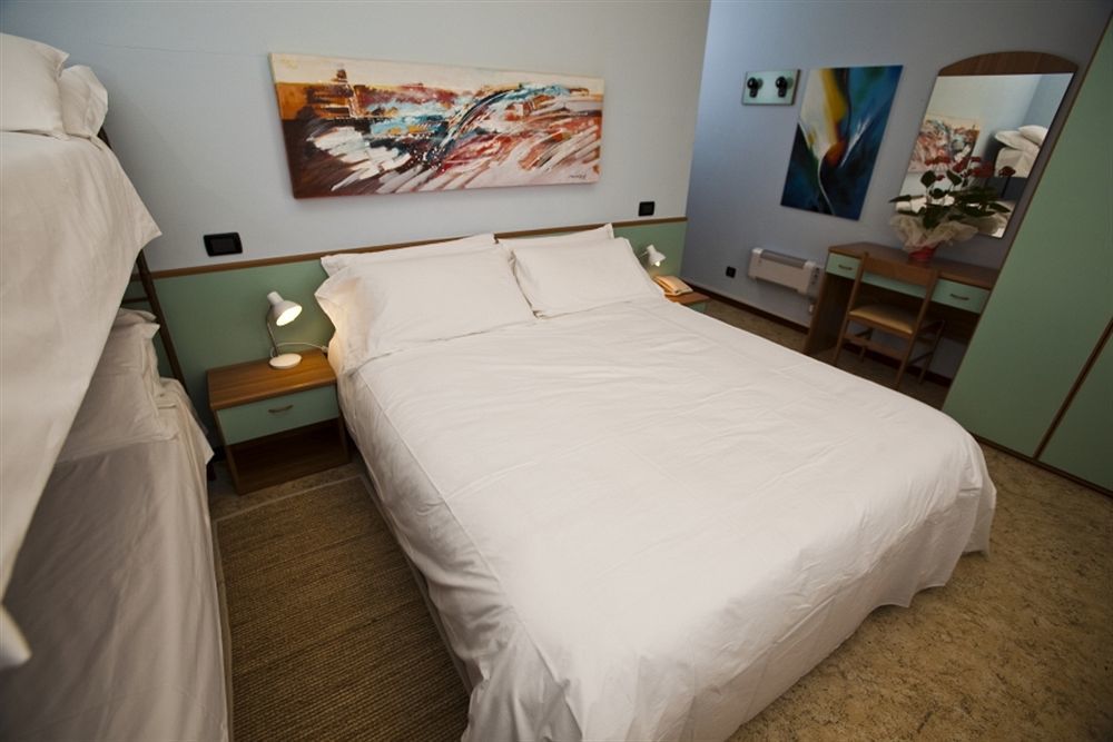 Hotel Martinelli Ronzo-Chienis エクステリア 写真