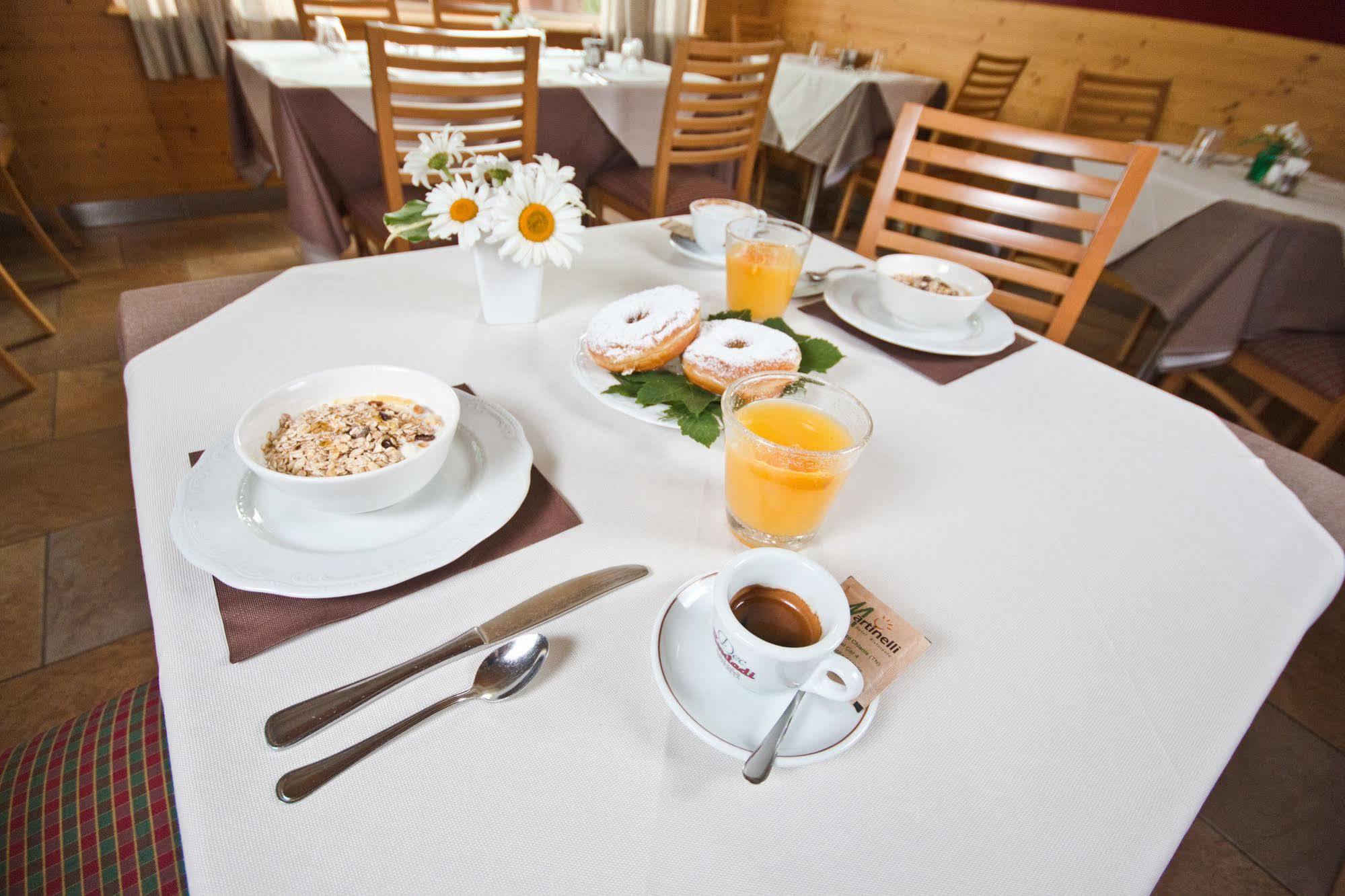 Hotel Martinelli Ronzo-Chienis エクステリア 写真
