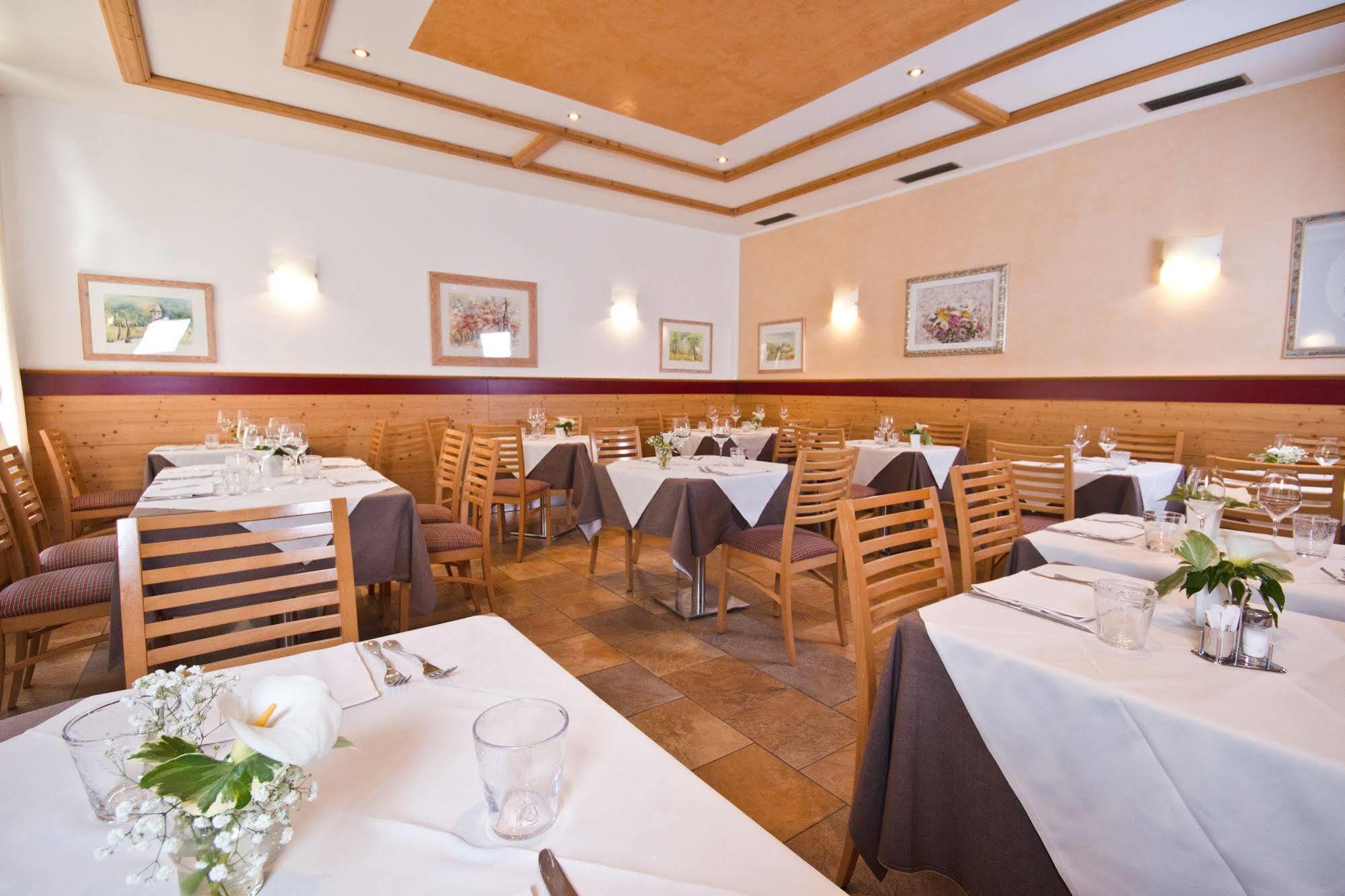 Hotel Martinelli Ronzo-Chienis エクステリア 写真