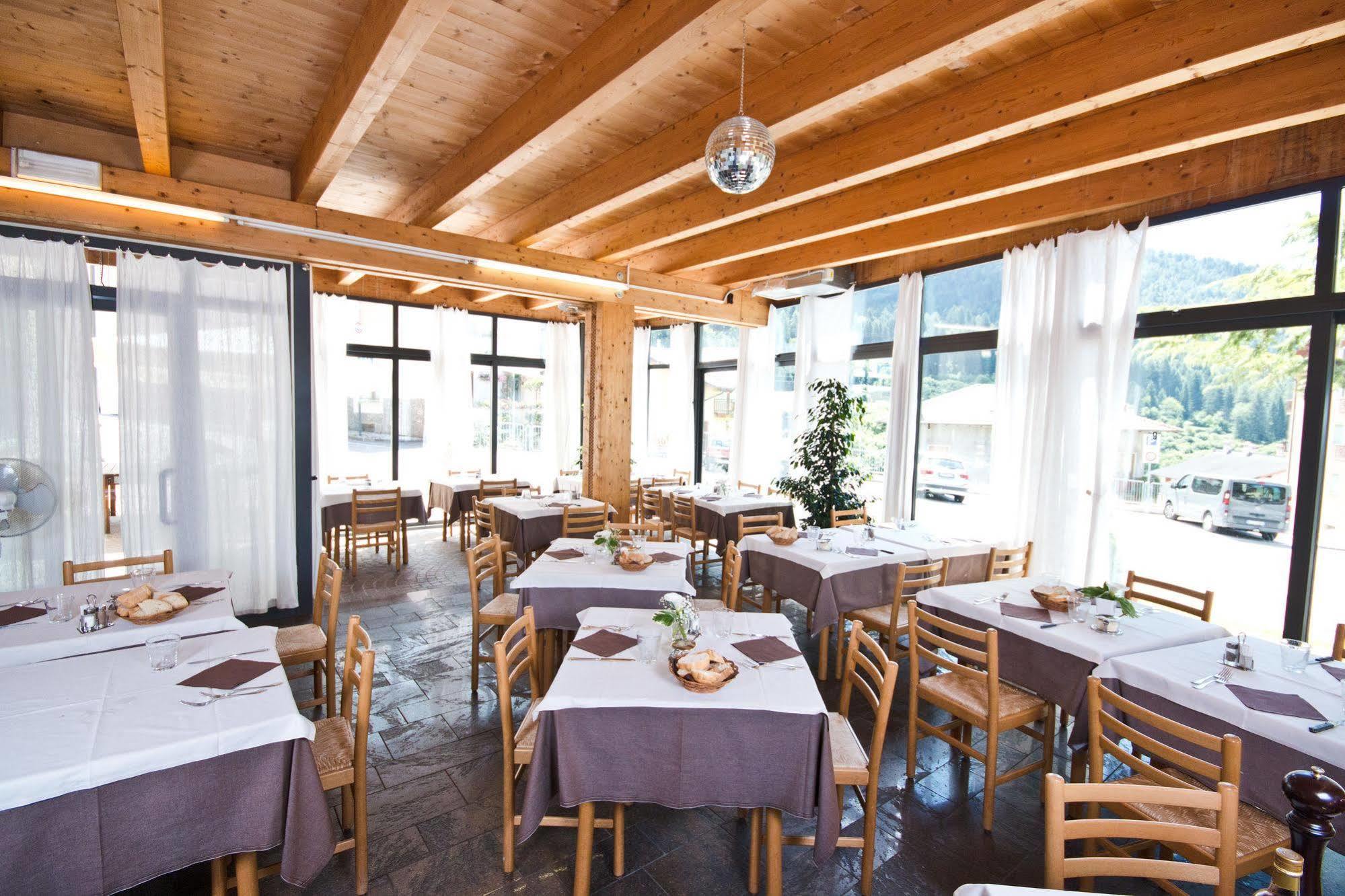 Hotel Martinelli Ronzo-Chienis エクステリア 写真