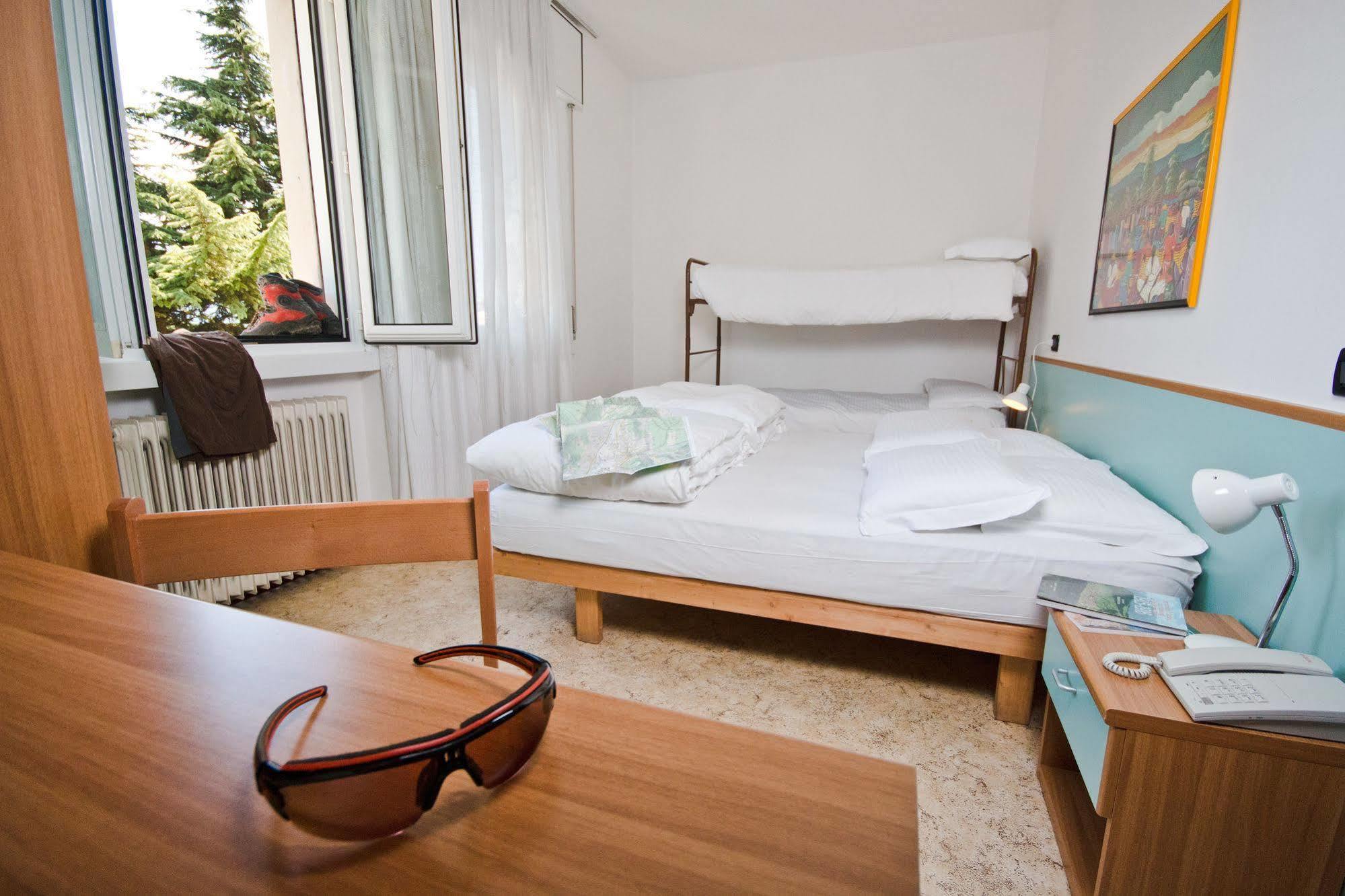 Hotel Martinelli Ronzo-Chienis エクステリア 写真