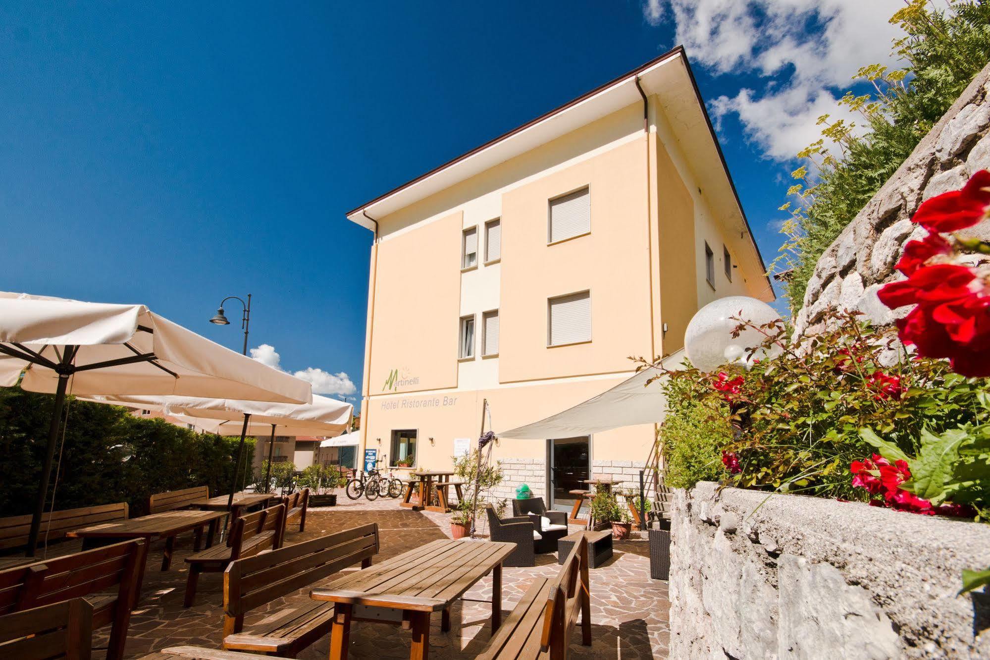 Hotel Martinelli Ronzo-Chienis エクステリア 写真
